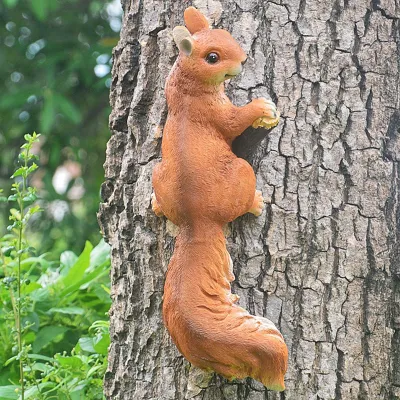 Kletterndes Eichhörnchen Figur, Harz, wetterfest, 35x9,5x11 cm
