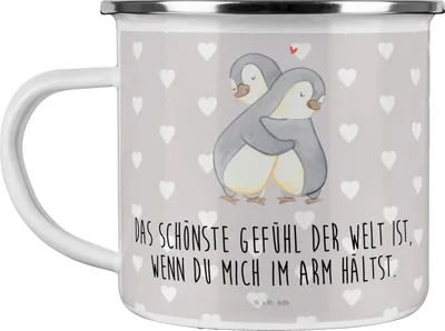 Produktbild von Mr. & Mrs. Panda Emaille Tasse Pinguine Kuscheln - Grau Pastell - Geschenk, Hochzeitstag, für Freundin, Mitbringsel, Valentinstag, Frauen, Teetasse, Pott, Campingbecher