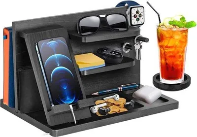 Immagine prodotto di Stazione di ricarica e organizer da comodino Unyqoos® in legno – Supporto per telefono con scomparto per laptop, 2 ripiani, 3 portapenne, 2 ganci, compatibile con smartphone – Idea regalo per uomini