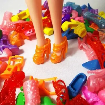 Produktbild von Puppenkleider-Set – Kleidung, Schmuck und Schuhe für Puppen – Sicheres, lustiges Modezubehör für Mädchen