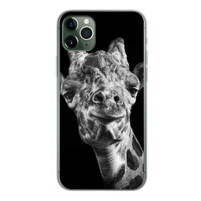 Produktbild von MuchoWow® Handyhülle Schutzhülle Hülle für iPhone 11 Pro Max Giraffe vor schwarzem Hintergrund in schwarz und weiß Silikon Softcase Handy Hülle - Schutz