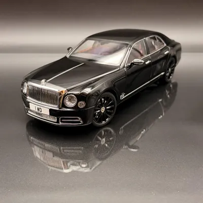 Immagine prodotto di Quasi come quella vera: Bentley Mulsanne 2017, 1:18, modello da collezione in diecast oro e nero