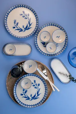 Obrázok produktu pre Hermia Concept, raňajková sada (14 dielov) zo 100 % porcelánu, servírovací tanier 24 cm (6 ks), miska Joker 10 cm (2 ks), miska Joker 8 cm (4 ks), tanier 21 cm (2 ks) | Vhodné do mikrovlnnej rúry a umývačky riadu | Krémová a modrá farba, ideálne na štýlové raňajky.