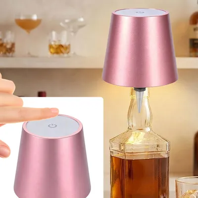 Produktbild von Edle Akku Flaschenlampe rosegold: Dimmbar - 3 Lichtfarben: Verwandelt Flaschen in stimmungsvolle Leuchten - Dekoratives Flaschenlicht mit Metallschirm