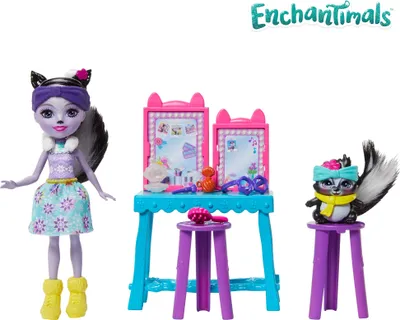 Obrázek produktu pro Enchantimals Skunk Fun toaletní stolek s panenkou Sage Skunk (15 cm) a figurkou zvířecího kamaráda Capera