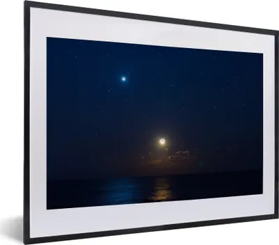 Produktbild von MuchoWow® MuchoWow® Gerahmtes Poster Mond - Venus - Meer 40x30 cm - Poster mit zchwarzem Bilderrahmen - Bilderrahmen - Poster im Rahmen
