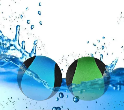 Imagen del producto de Dos pelotas flotantes para juegos en la piscina, de color azul y verde, ideales para jugar en el agua