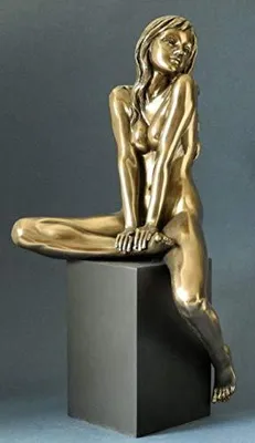 Frau auf Sockel Skulptur 37 cm Kunstharz Kaltbronze