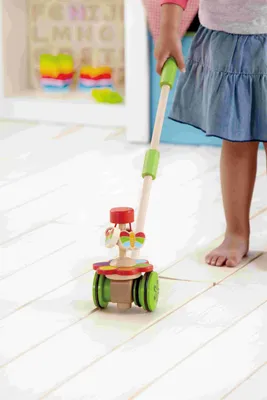 Produktbild von Hape Push & Pull Tanzende Schmetterlinge, E0341