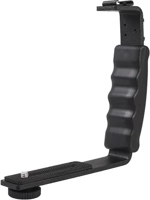 Produktbild von L-förmiges Blitzstativ mit doppeltem Blitzschoenhalter und Stativschrauben, geeignet für Canon/Nikon/Sony/Yongnuo und andere Kameras, Camcorder, Mikrofone und Blitzgeräte.