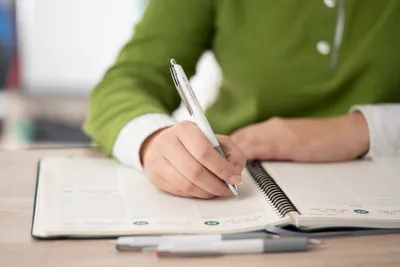 Produktbild von Pentel FLOATUNE YR8 Nachfüllmine für 0.8 mm Tintenroller, schwarz (12 Stück)