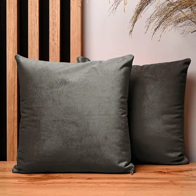 Produktbild von MG Design 2er Set Kissenbezüge 30 x 30 cm in Grau - mit Reißverschluss, samtig-weich mit dezentem Schimmer, pflegeleicht & langlebig