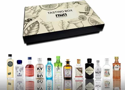 Produktbild von Gin 12er Tasting Box - 12x Gin Miniaturen Probierset Geschenk Set - Nordes Atlantic (40% Vol), Friedrichs, Kyrö, Haymans, G-Vine, Bombay, Monkey 47, NUT, Hendricks, June, The Bonner, Elephant Gin