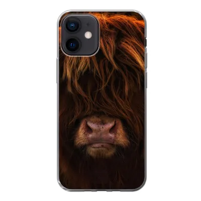 Produktbild von MuchoWow® Handyhülle Schutzhülle Hülle für iPhone 12 Schottischer Highlander - Kuh - Schwarz - Porträt Silikon Softcase Handy Hülle - Schutzhülle