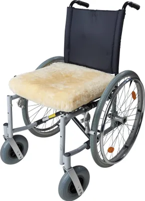 Produktbild von Fellhof Rollstuhl-Sitzkissen Memory Lammfell 40x42x5cm
