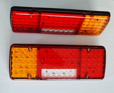 Productafbeelding van 2 x 12 V LED achterlichten vrachtwagen met 5 functies en 92 leds