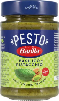 A jar of Barilla Pesto Basilico e Pistacchio.