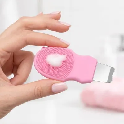 Produktbild von Mitesserentferner und Porenreiniger, 2-in-1 Silikon Gesichtsreinigungsbürste und Edelstahl Skin Scrubber, Blackhead Remover Tool für Tiefenreinigung, Face Scrubber Gesichtsschaber für Damen und Herren