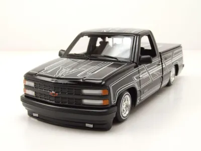Produktbild von Maisto 32550SW Chevrolet 454 SS Pick Up 1993 schwarz weiß 1:24