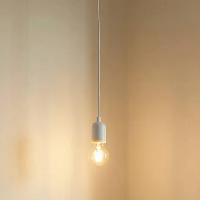 Produktbild von Lindby Pendelleuchte Hattie, Fassung E27, weiß, Ø 4,7 cm