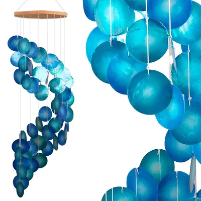 Produktbild von Tokoindah Capiz-Muschel-Girlande Spirale in Blau, hängende Deko für Fenster, Wohnzimmer & Garten, in Handarbeit gefertigt
