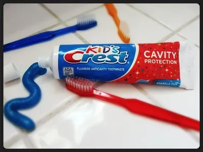 Immagine prodotto di Crest | dentifricio per bambini, dentifricio per bambini, denti bianchi, contro la carie, alito fresco | Kid's Cavity - 130g