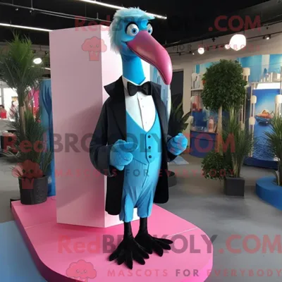 Produktbild von Maskottchenkostüm REDBROKOLY Himmelblauer Flamingo mit Smoking und Schuhclips