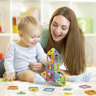 Produktbild von Bildungsset mit Magnetbausteinen - Kreatives Spielzeug für Kinder (65 Teile)