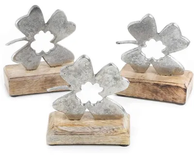 Produktbild von 3 kleine Kleeblatt Figuren aus Metall silber auf Holzsockel - Glücksbringer Geschenk