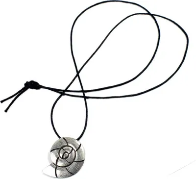 Produktbild von Minott Kette schwarzes Lederband zum verknoten mit Muschel Anhänger 21336