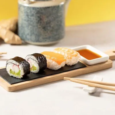 Immagine prodotto di Set da sushi in bambù da 6 pezzi con ciotola in Vetroceramica, Giappone