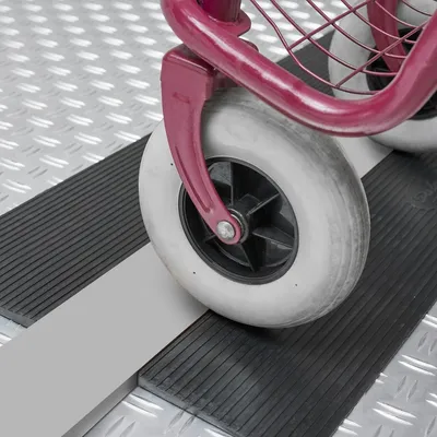 Productafbeelding van Rubberen drempelhulp 8 mm - 2 stuks