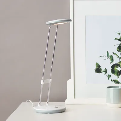 Produktbild von BRILLIANT LED Tischleuchte Venedig | schlichte Büroleuchte | Kunststoff/Metall | weiß | Kopf schwenkbar | Höhenverstellbar