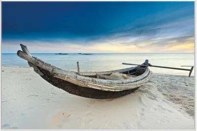 Produktbild von Wallario Wandbild Fischerboot am Strand mit Sonnenuntergang, Größe: 61 x 91,50 cm, Poster mit weißem Aluminiumrahmen