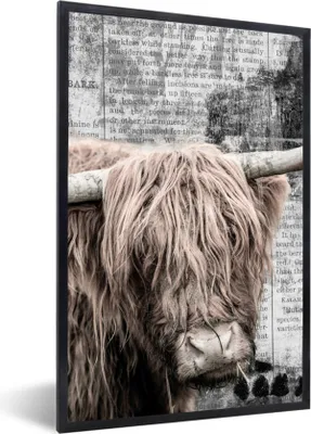 Produktbild von MuchoWow® Gerahmtes Poster Schottischer Highlander - Vintage - Zeitungsartikel 60x90 cm - Poster mit Schwarzem Bilderrahmen Wandposter Rahmen Foto Bilder - Kunst