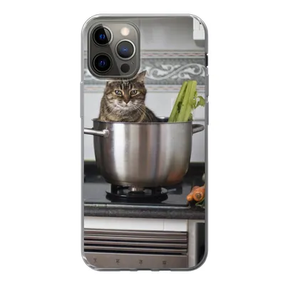 Produktbild von MuchoWow® Handyhülle Schutzhülle Hülle für iPhone 12 Pro Katze - Pfanne - Küche Silikon Softcase Handy Hülle - Abdeckung