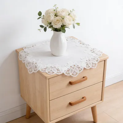 Productafbeelding van Ronde placemats, 40 x 40 cm, polyester, wit, met kantafwerking, geschikt voor salontafels en decoratie