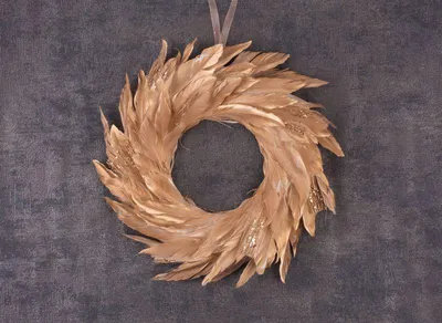 Produktbild von Kranz MagicHome Weihnachten, aus Federn, goldfarben, hängend, 35 cm