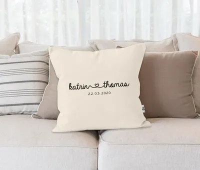 Produktbild von Kissen-Bezug personalisiert Geschenk Partner Namen und Datum anpassbar Hochzeitstag Hochzeitsgeschenk Liebe Liebesgeschenk Dekokissen SpecialMe® natur unisize