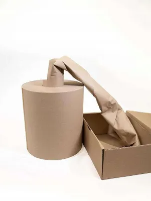 Zdjęcie produktu dla Papier pakowy kraft brązowy rolka 30 cm 11 kg do paczek prezentów