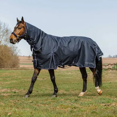 Zdjęcie produktu dla Koc do wypasu Equithème, rozmiar 6'6, anatomiczny, wykonany z materiału 1200D, kolor Cmb 0G