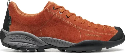 Scarpa Mojito GTX Schuh in rostbraun mit grauer Sohle und schwarzen Details aus Wildleder