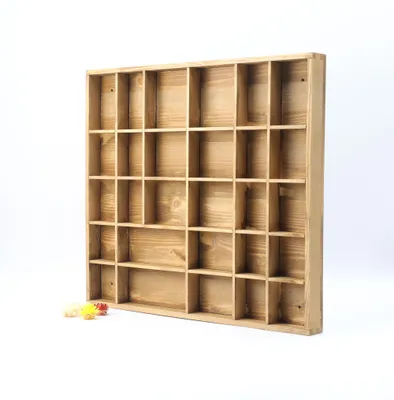 Produktbild von Woodweaver Holzregal | 28 Fächer | 45x40x3,5cm | Hellbraun | Schatten-Kuriositätenkasten | Für Ü-Ei Figuren, Mini-Autos, Mineralien, Steine, Muscheln