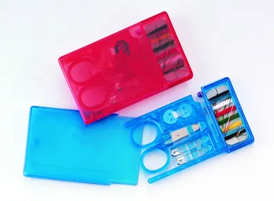 Produktbild von 2x Nähset / im Scheckkartenformat / Farbe je 1x rot und blau