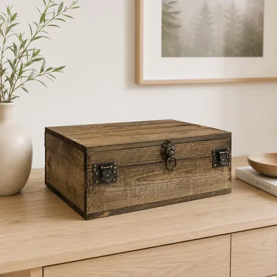 Produktbild von Rustikale Holztruhe mit Löwenkopfgriff – 40 x 30 x 16 cm | Schatztruhe aus Massivholz Palisander