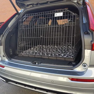 Produktbild von Hundebox für Autos – Transportbox für Autos – Sichere Beförderung – Schräge Konstruktion – 965 cm breit – Schwarz
