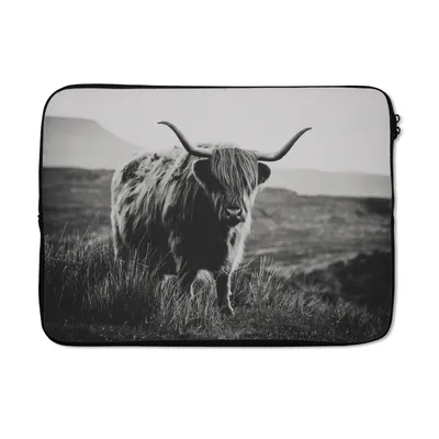 Produktbild von MuchoWow® Laptop Hülle 14 ZollSchottischer Hochlandbewohner - Natur - Kühe - Tiere - Schwarz und weiß Laptoptasche - Laptoptasche - Stoßsicher - Schutzhaube