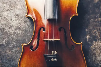 Produktbild von Wallario selbstklebendes Poster - Nahaufnahme einer alten Violine, Größe: 61 x 91,50 cm