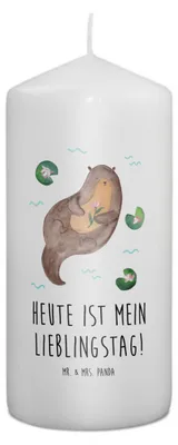 Produktbild von Mr. & Mrs. Panda Kerze Otter Seerose 15 x 7 cm - Weiß - Geschenk, Stumpenkerze, Lieblingstag, Fluss, Erinnerungslicht, Bedruckte, Wasser, Wachskerze, Seeotter