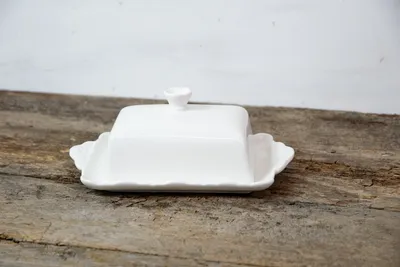 Produktbild von Butterdose Porzellan weiss Landhausstil